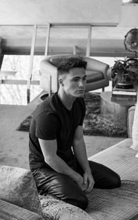 Colton Haynes H5Ay7JQl_o