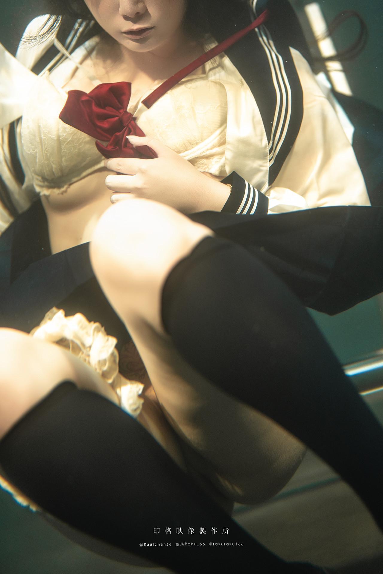Cosplay 落落Raku – 水泳馆(24)