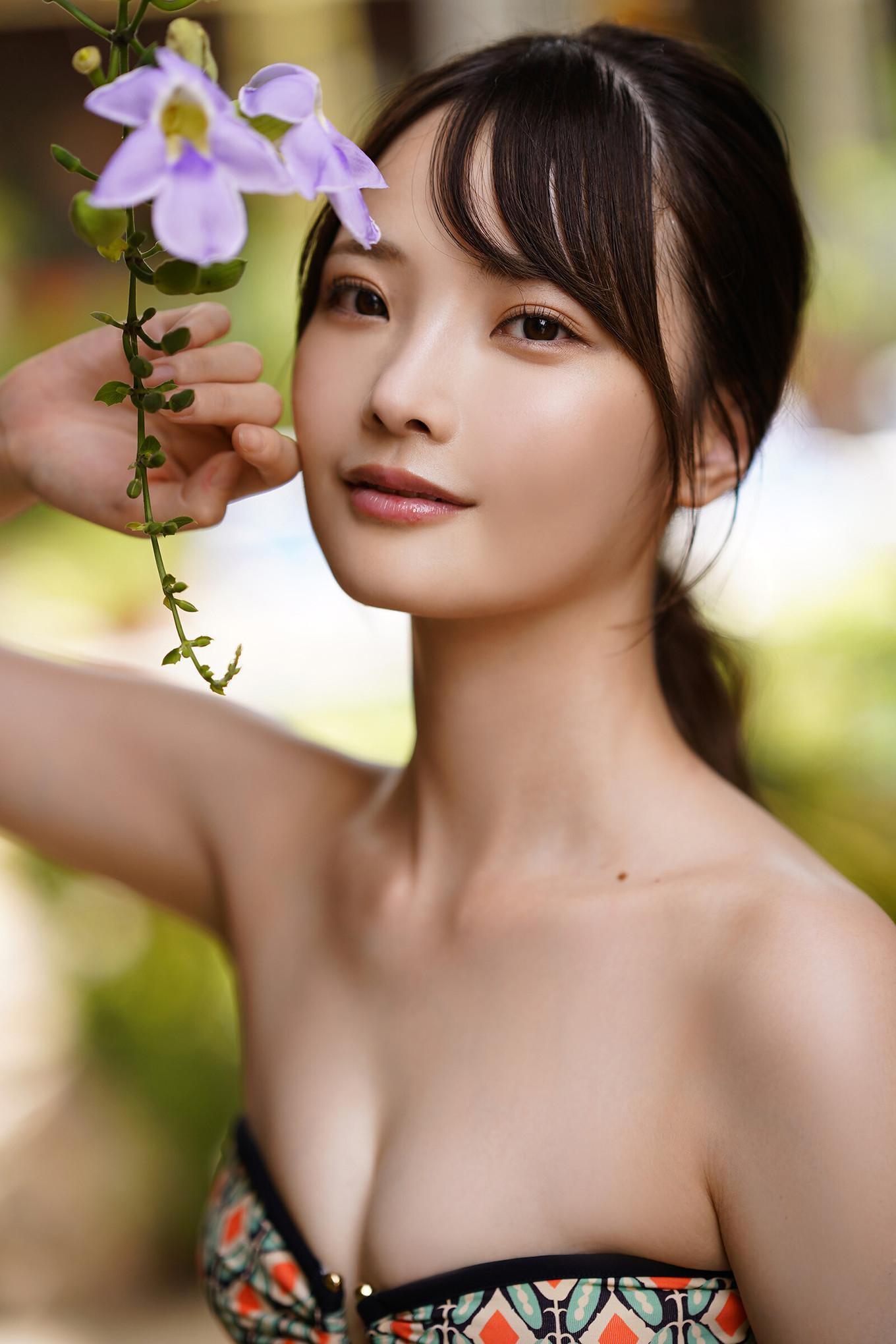 Himeka Araya 新谷姫加, 漫画アクションデジタル写真集 「Garden」 Set.01(2)