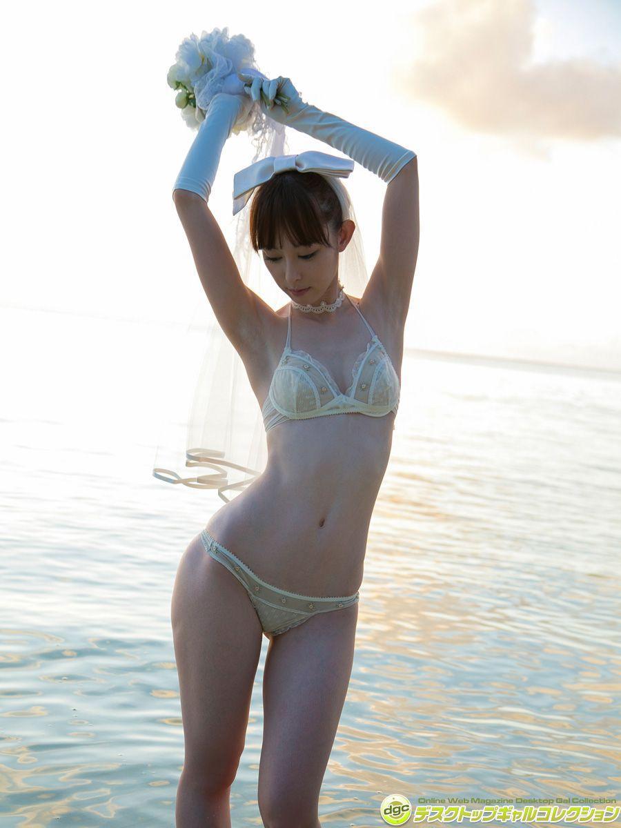 秋山莉奈《グラビア界最強の美尻を持つ‘オシリーナ！》写真集 [DGC] NO.1286(71)