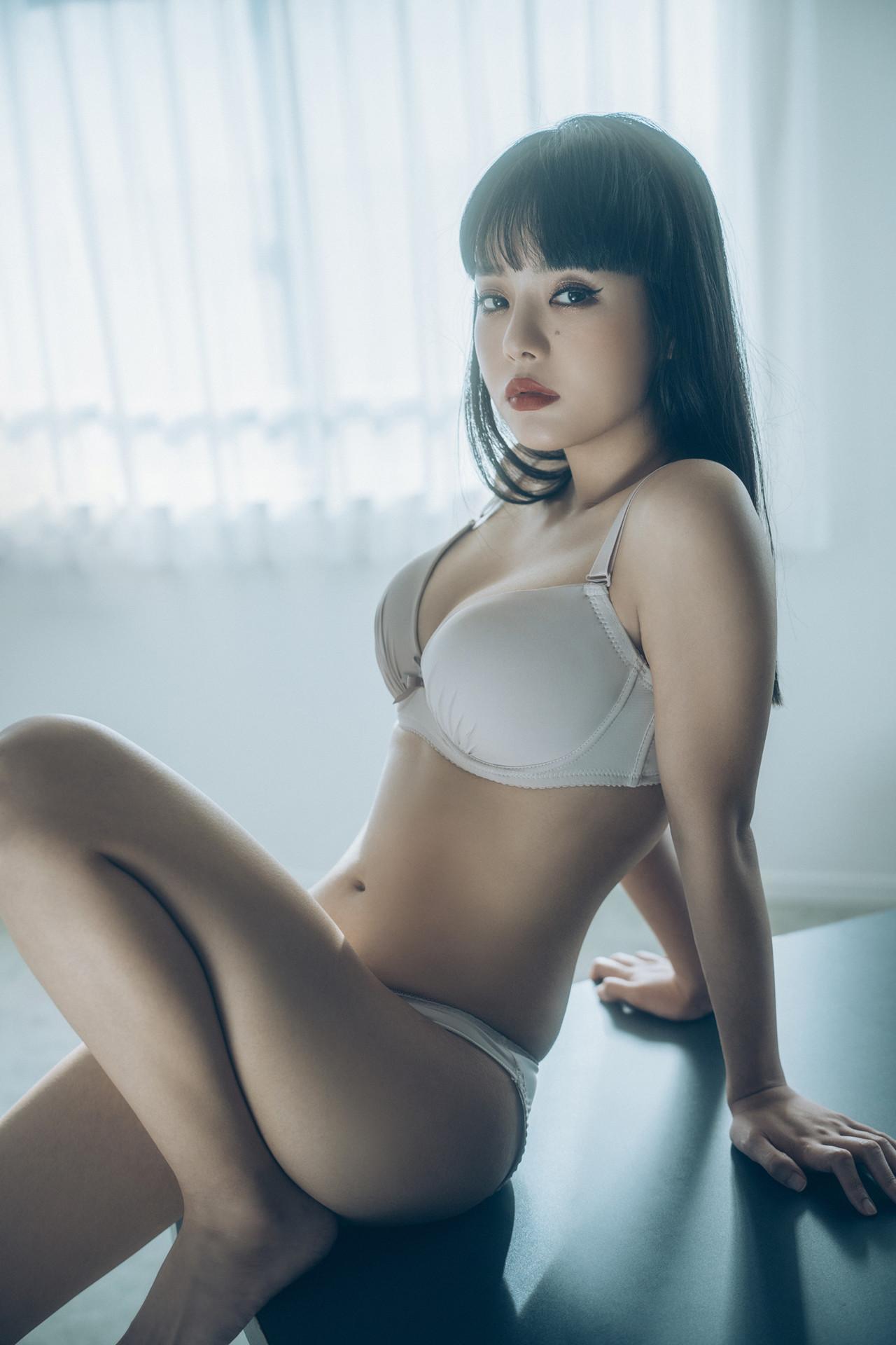 EIMI エイミ, デジタル写真集 「Undergarments」 Set.01(18)
