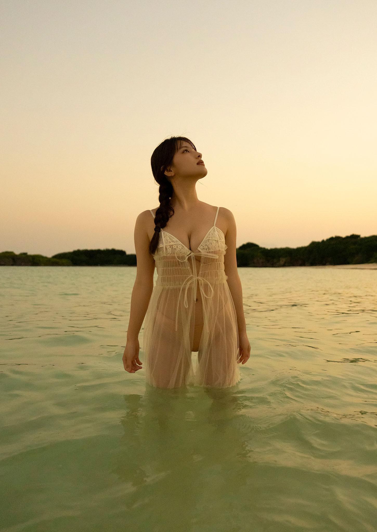 Fuka Hanasaki 花咲楓香, 写真集 『Rookie ～ ANOTHER EDITION ～』 Set.04(18)