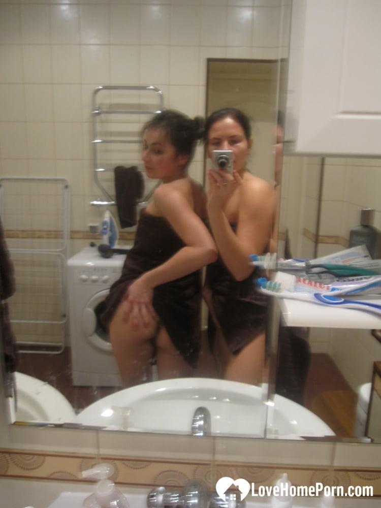 Hot amateur lesbians strip and make out while taking selfies in the bathroom(3)