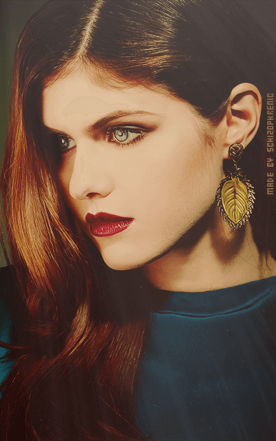 Alexandra Daddario YyI4f8Hd_o