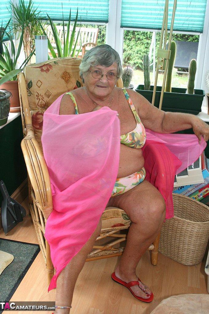 Horny old granny in glasses disrobes to reveal huge saggy tits & big BBW ass(3)