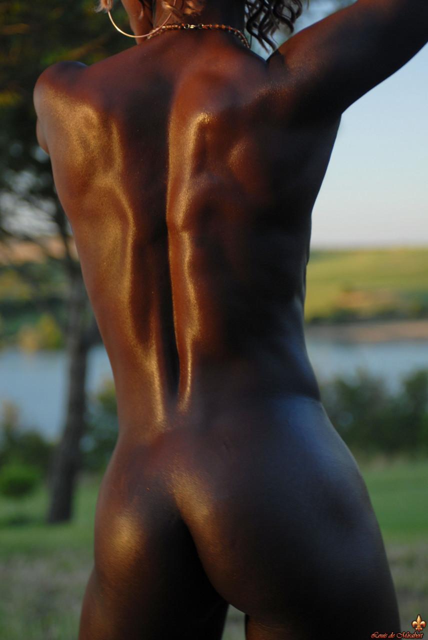 Dark chocolate skinned female shows the pink of her twat during closeup action(15)