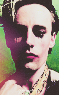 Reeve carney  QBZx8oxS_o