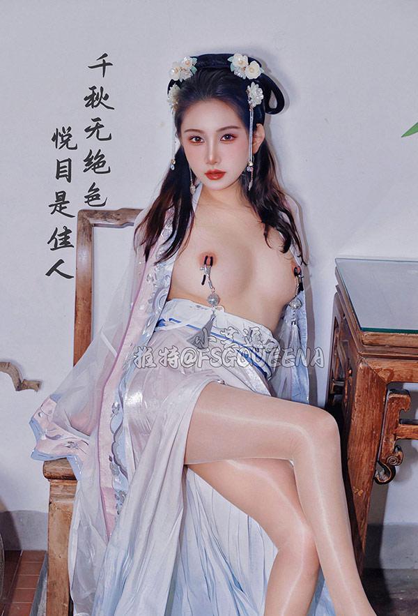 极品小芸逗仿生姬昆娜的人体美图2(2)