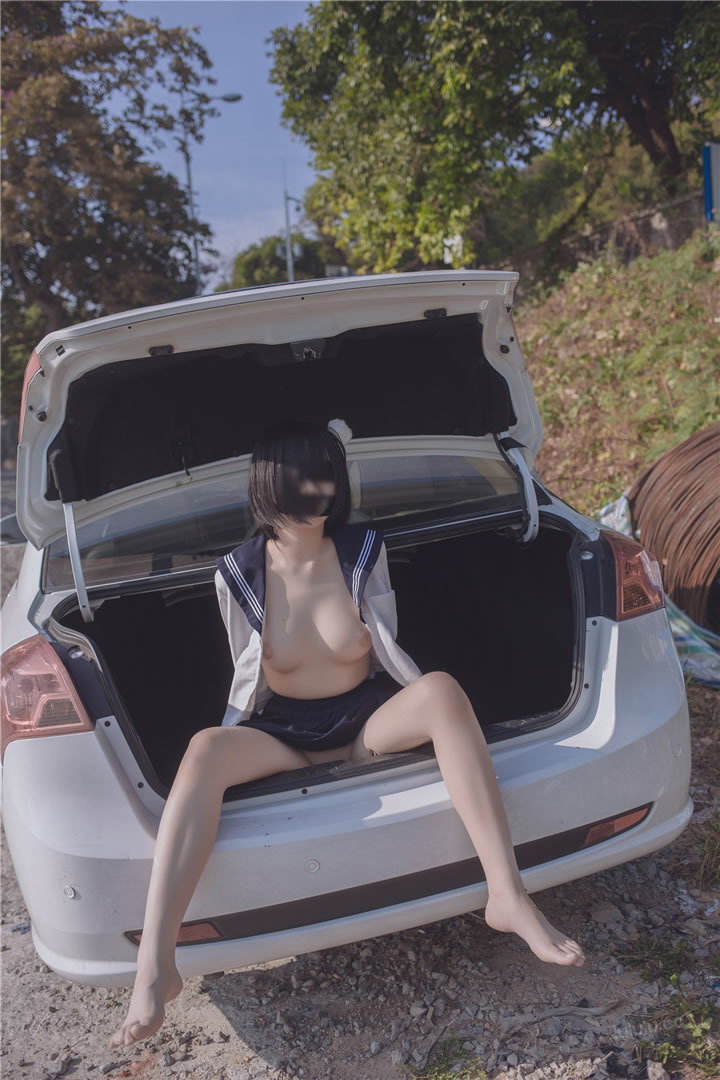 Internet celebrity beauty Youbao three years old-kidnapped JK plug into the trunk without holy light human body photo 2 13