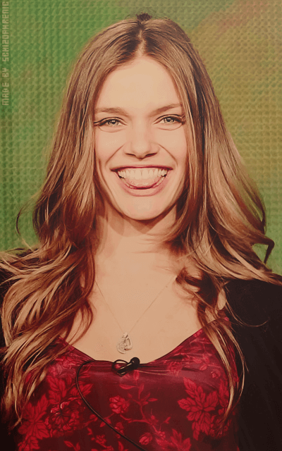 Tracy Spiridakos BST1lXkk_o