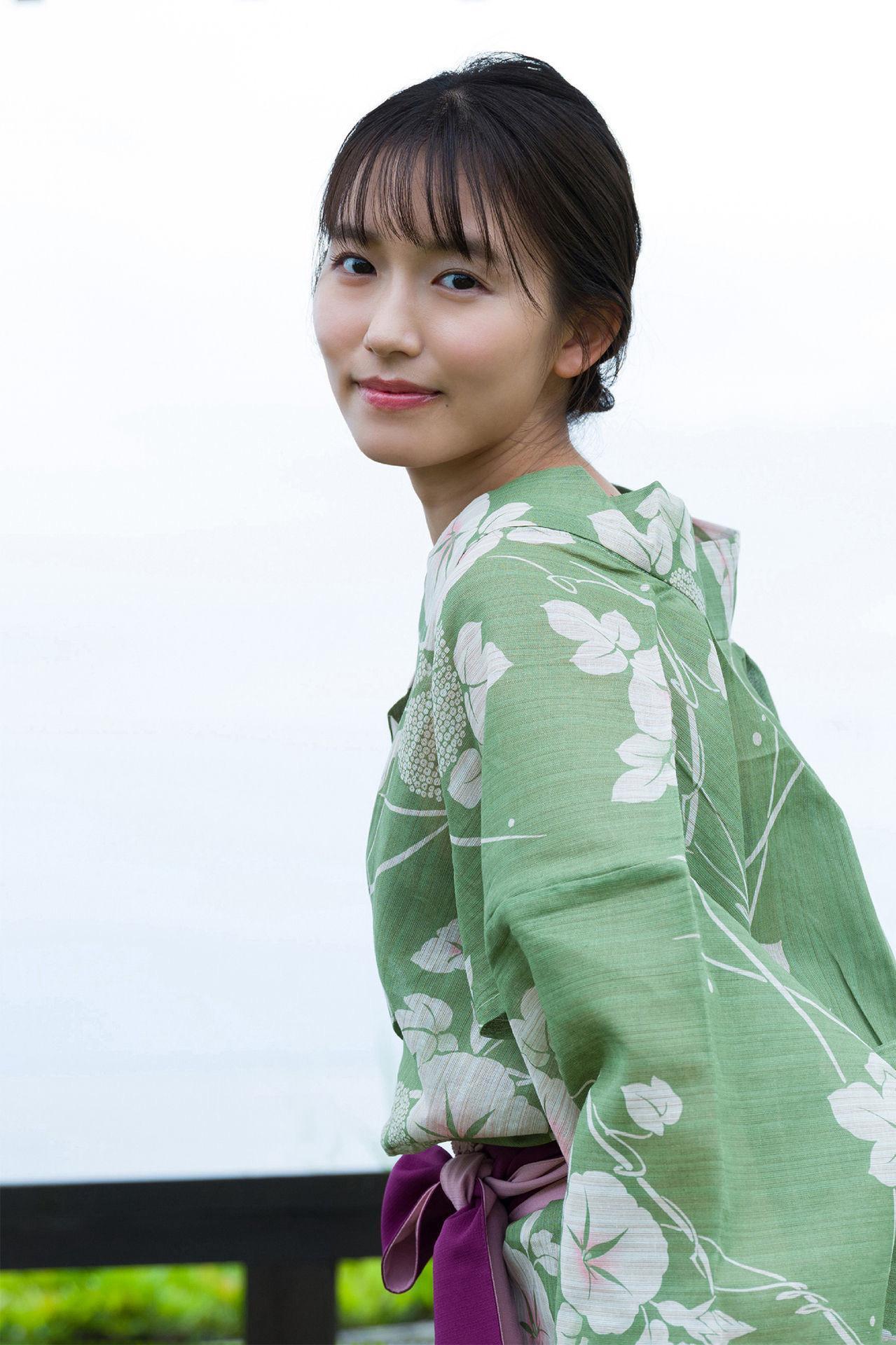 Nene Shida 志田音々, ファースト写真集アナザーバージョン 『ｎｅｎｅ－まるっとりっぷ－』 Set.04(1)