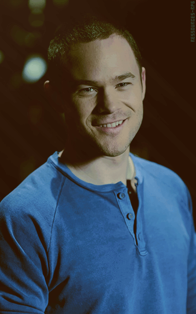 Aaron Ashmore MaMsNdFz_o