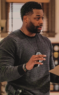 LaRoyce Hawkins X3Q7WO5T_o