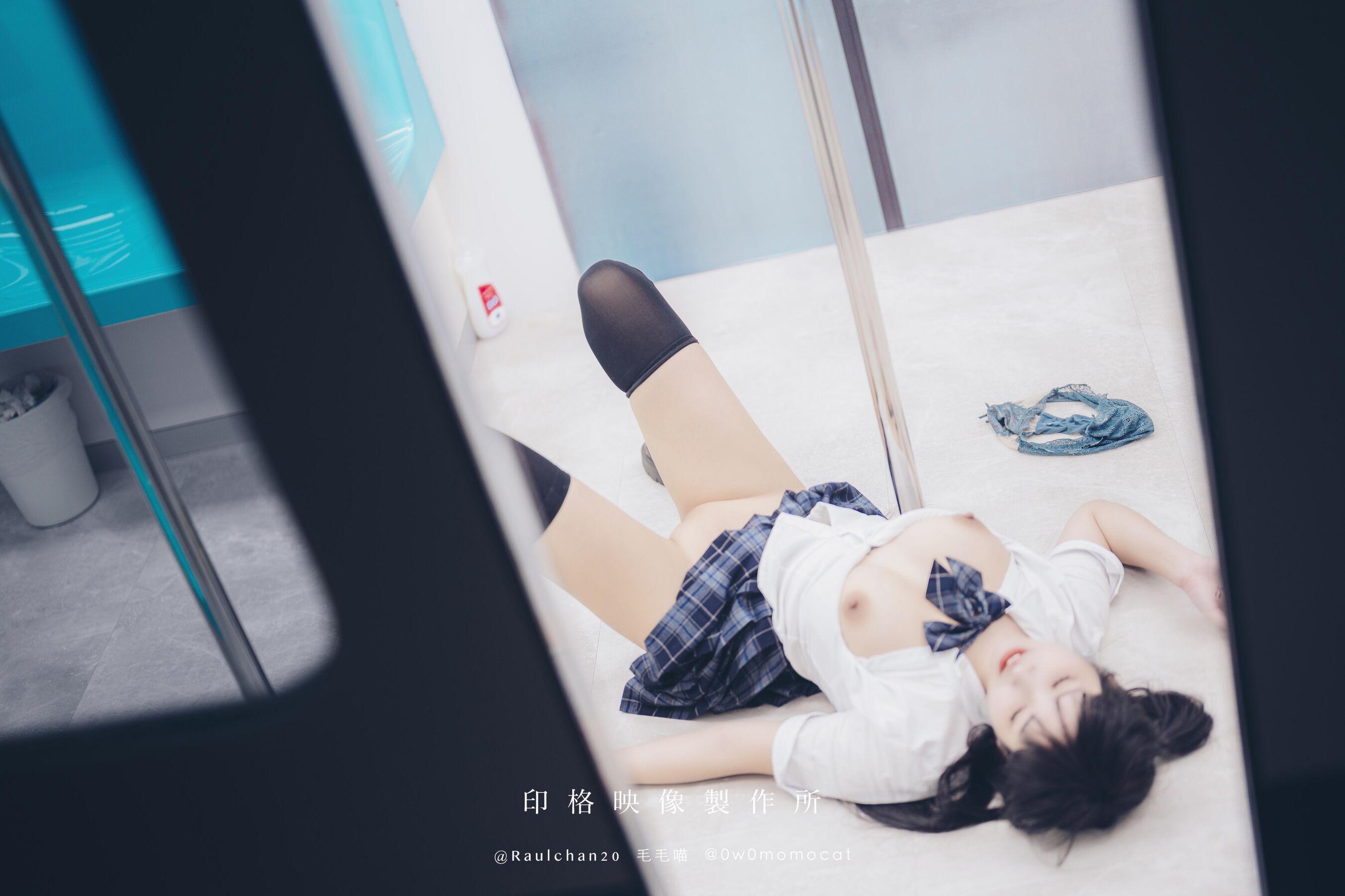 国模套图 慕慕Momo《🚄 电车通学少女 🆘》(1)