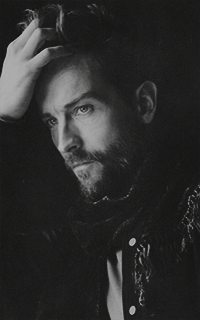 Tom Mison G64ohpB2_o