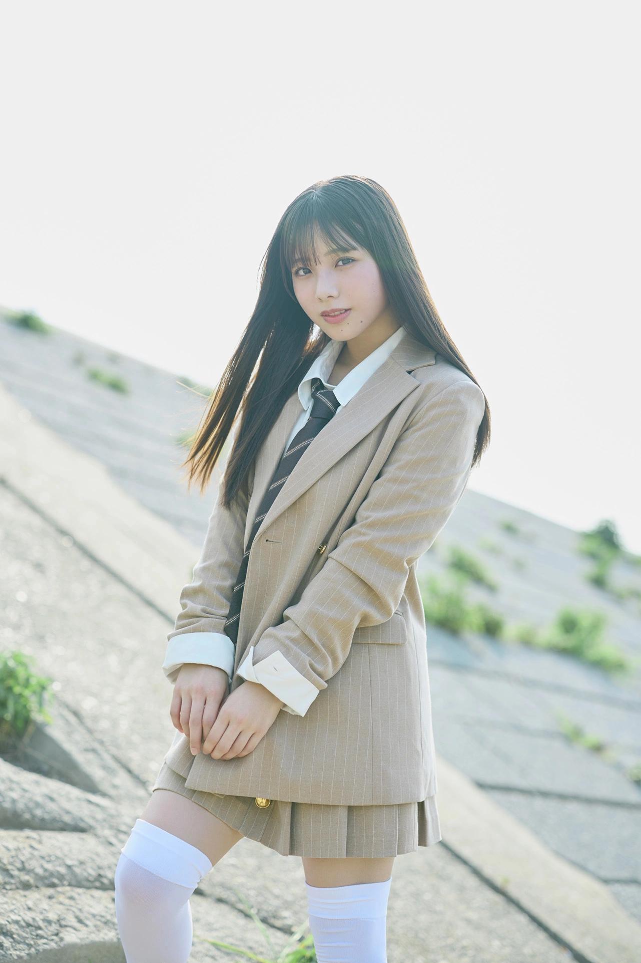 Izuki Shimoda 下田衣珠季, Young Magazine 2025 No.44 (ヤングマガジン 2025年44号)(12)