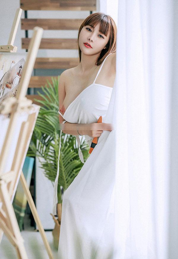 热爱榨精的洨画家巨乳乐乐之吊带小背心(26)