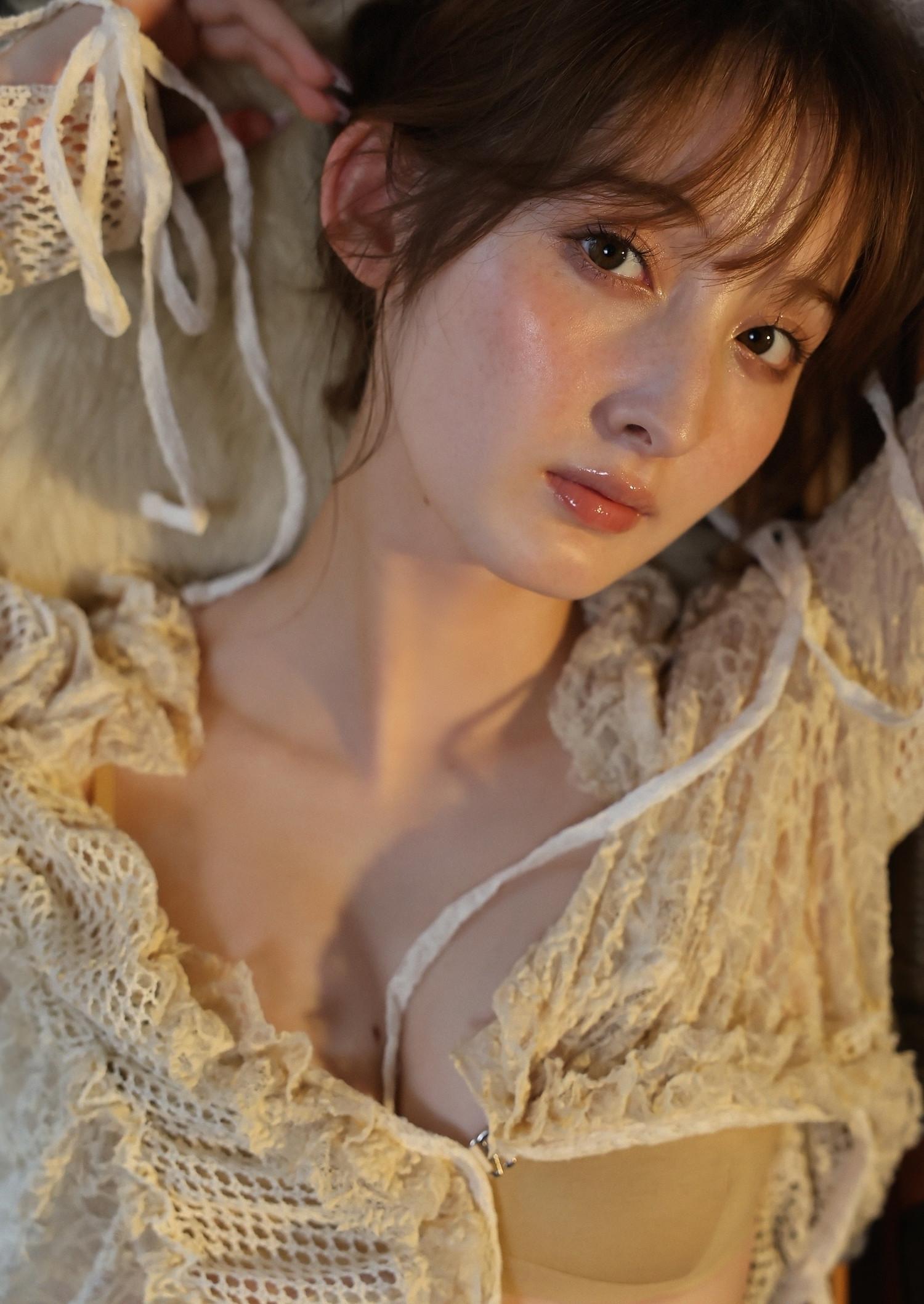 Nana Cecile 菜那セシル, Young Jump 2025 No.03 (ヤングジャンプ 2025年3号)(8)