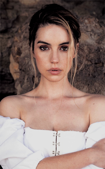 Adelaide Kane AmKFcr50_o