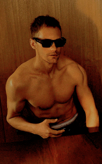 Alexander Skarsgard  - Page 2 GvckfwkY_o