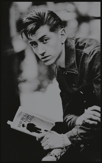 Alex Turner 4Bo5vm3R_o