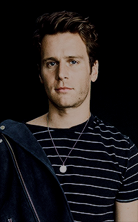 Jonathan Groff RPrH46mK_o