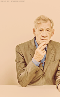 Ian McKellen AGQ5iXkD_o