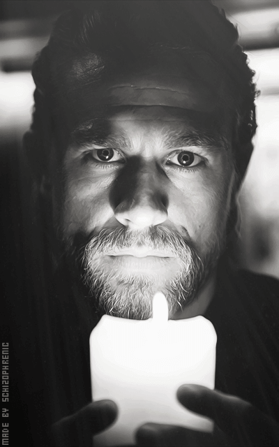 Charlie Hunnam YJ4xzfSR_o