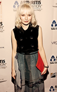 Emily Browning ION1FCHm_o