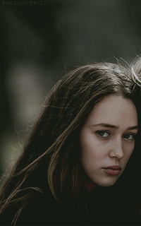 Alycia Debnam Carey NcKH7Fhb_o