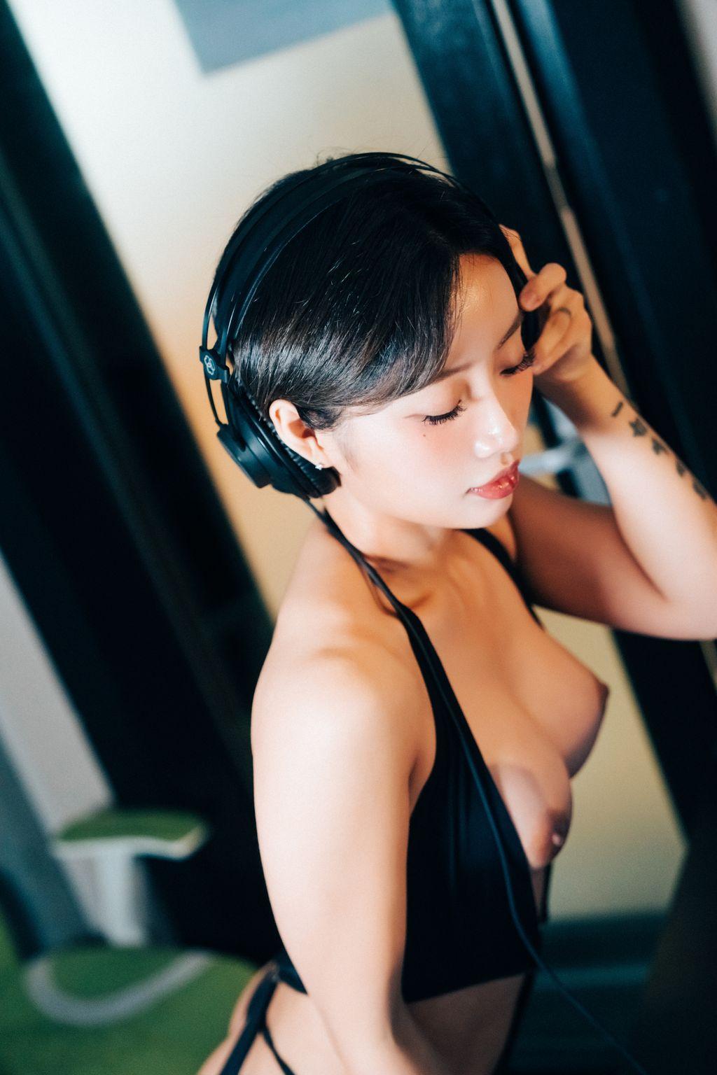[Loozy] Booty Queen: Nude Recording (155 photos )(144)
