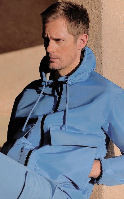 Alexander Skarsgard  - Page 2 WO2LCILS_o