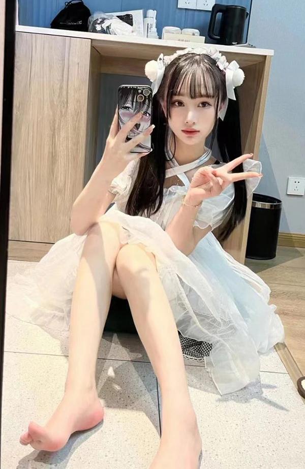 极品白虎福利姬@兔三岁 尺度私拍视图合集4(12)