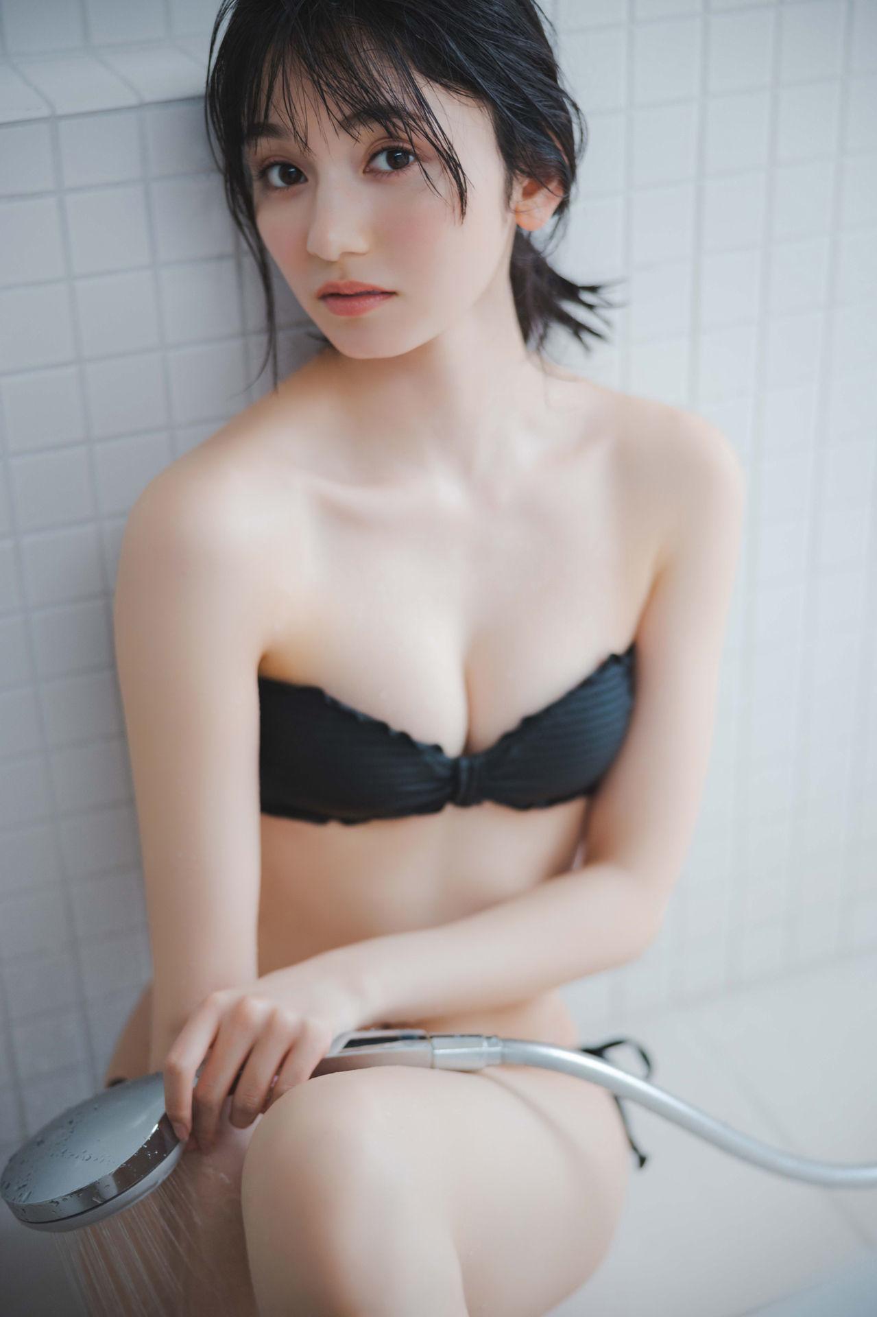 Fuuka Kumazawa 熊澤風花, ＦＲＩＤＡＹデジタル写真集 『二十歳になったから』 Set.02(10)