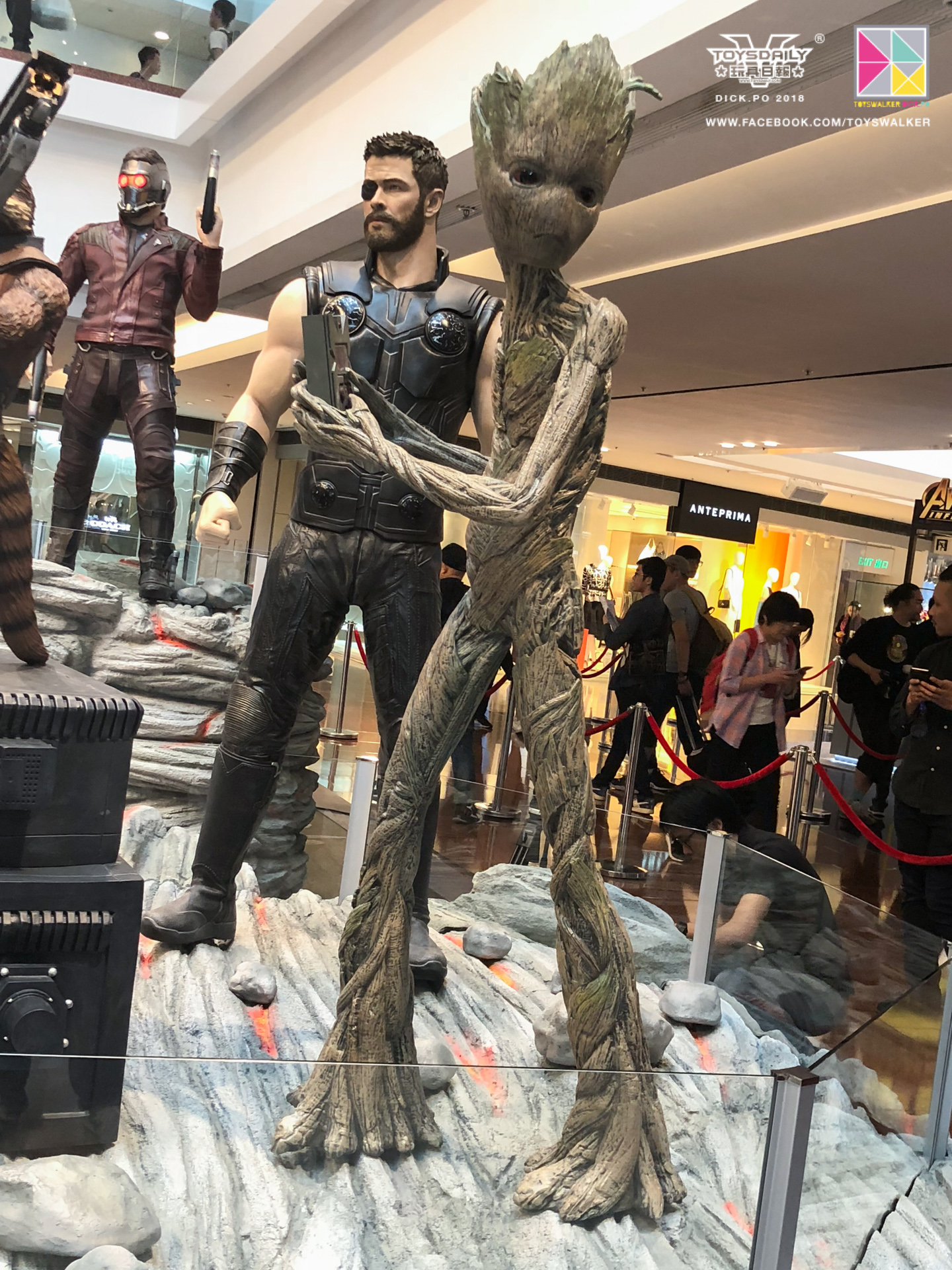 Exhibition Hot Toys : Avengers - Infinity Wars  TZrd2U1l_o