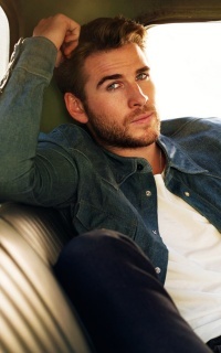 Liam Hemsworth 5keRbge3_o