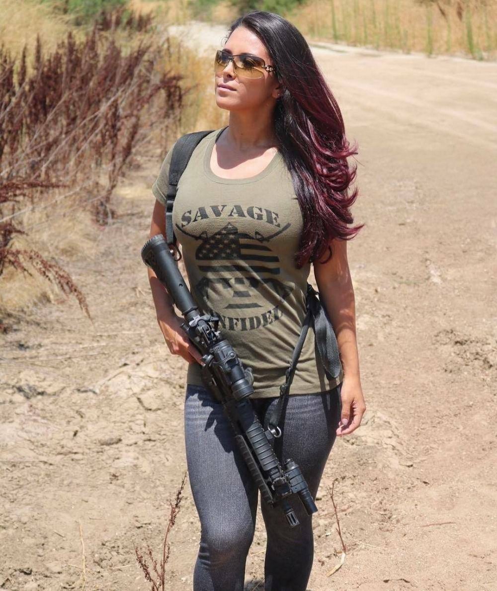 WOMEN WITH WEAPONS...10 Cke2y8v7_o