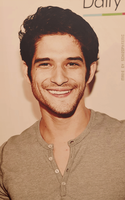 Tyler Posey N8CtyT2f_o