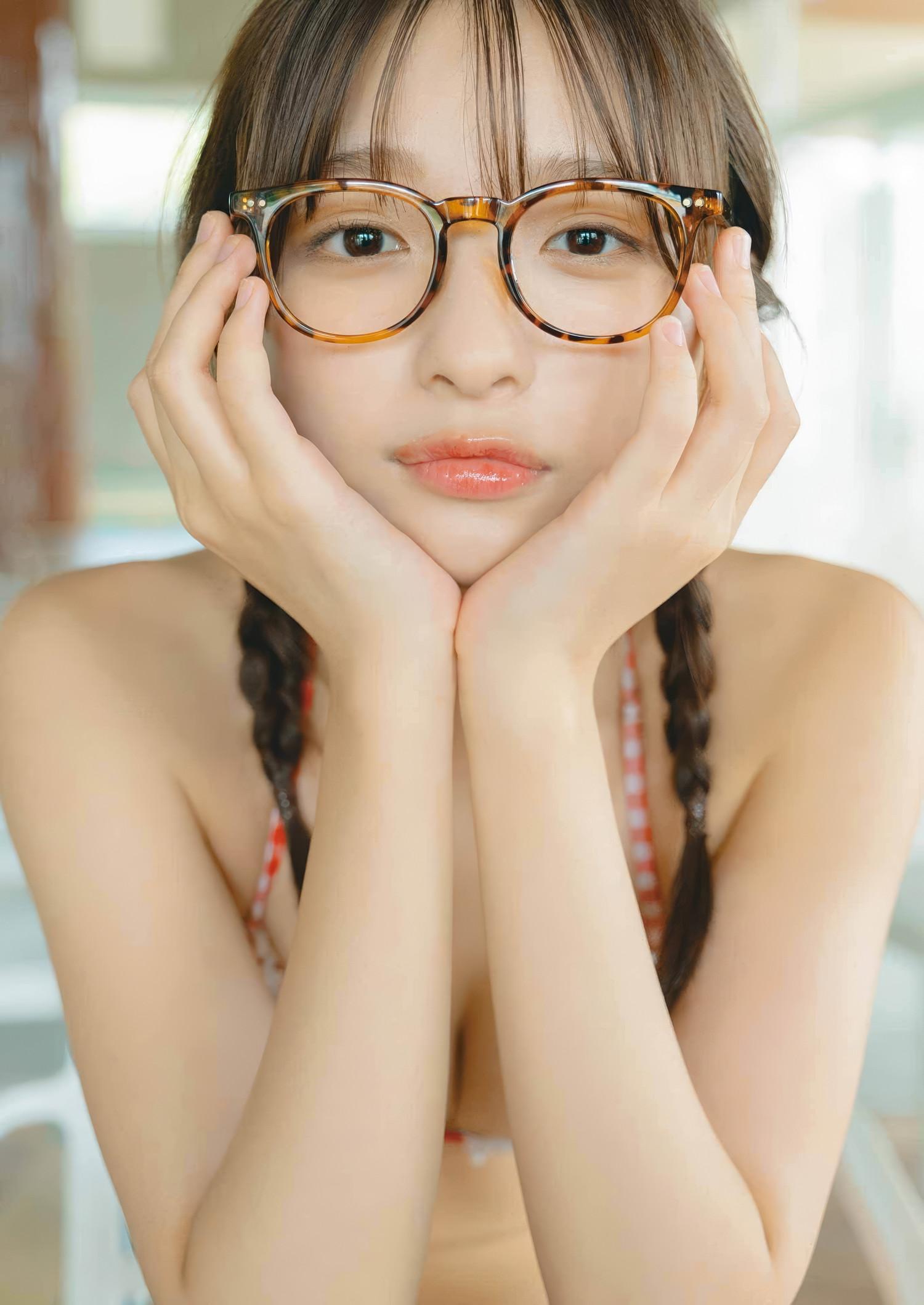 Runa Ichinose 一ノ瀬瑠菜, Young Gangan 2025 No.11 (ヤングガンガン 2025年11号)(7)