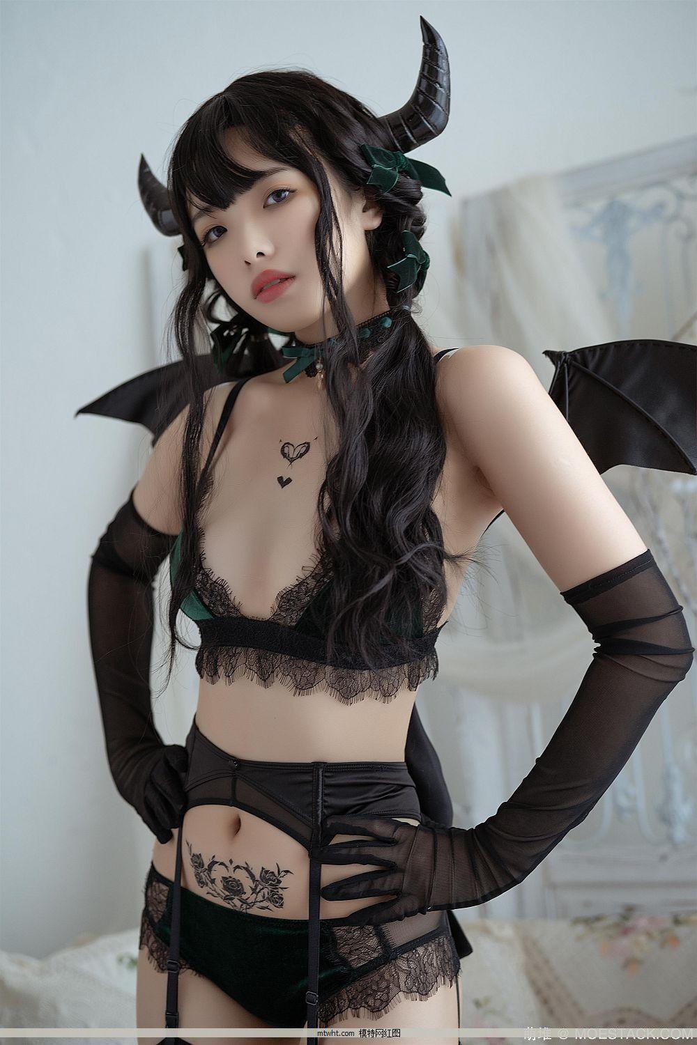 微博红人Coser2.5次元写真@雯妹 NO.021 魅魔本 Proud devil[50P](7)