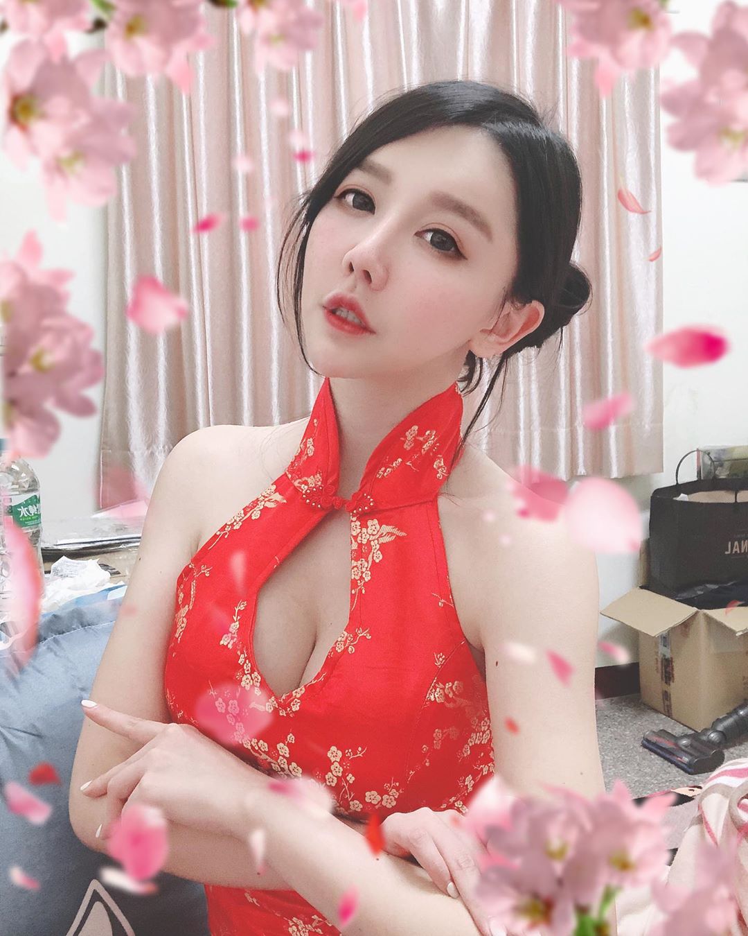 直播正妹—張摸摸 JAh0W4UQ o - 直播正妹—張摸摸