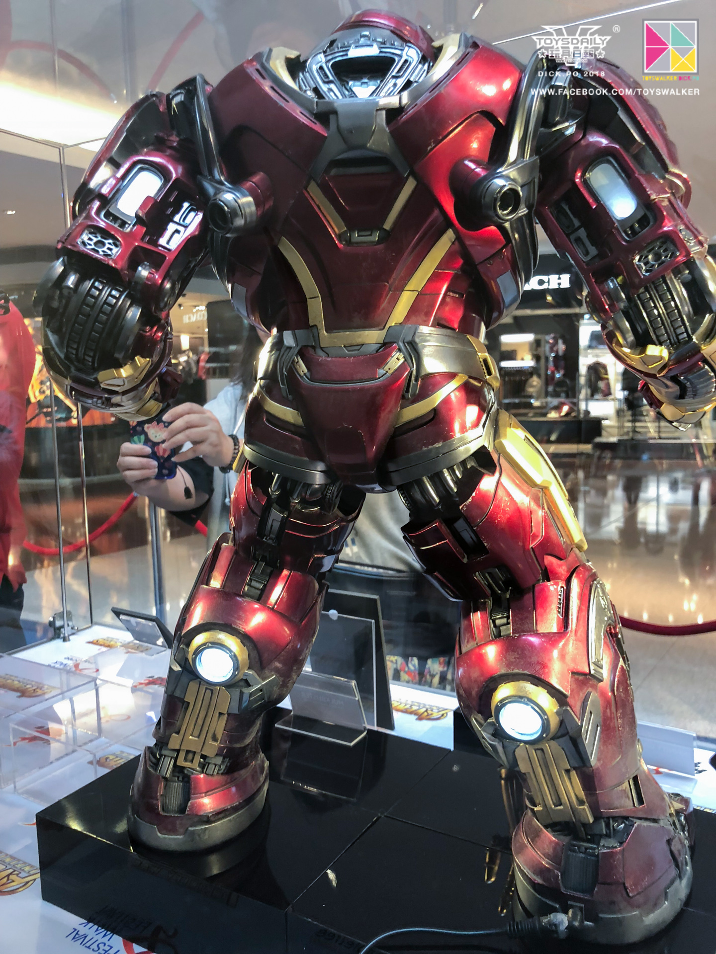 Exhibition Hot Toys : Avengers - Infinity Wars  HkOxRDzX_o