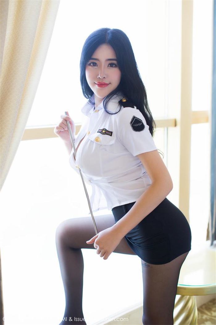 尤蜜荟刘钰儿空乘制服+情趣皮衣写真(9)