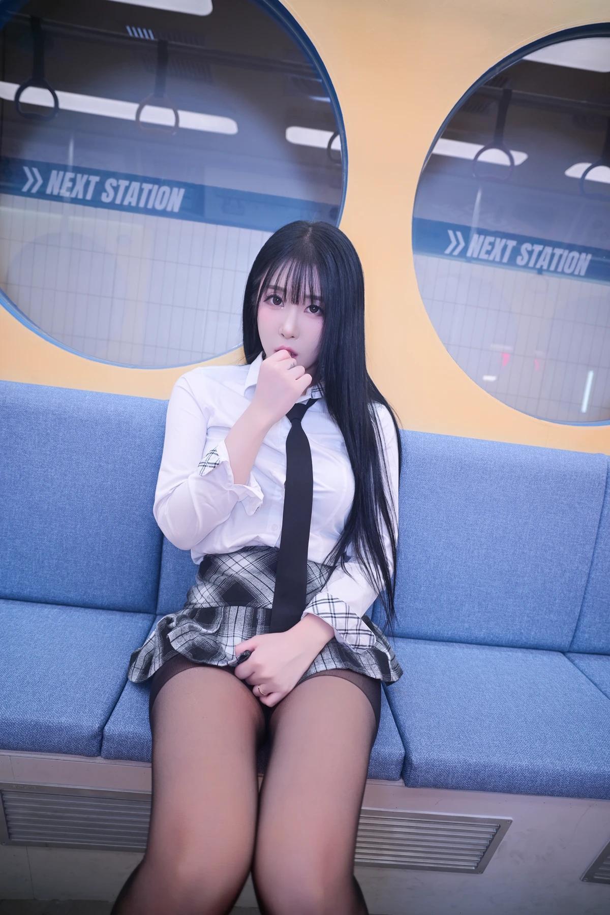Jeong Bomi 정보미, PhotoBook 「Schoolgirl In The Subway」 Set.02(4)