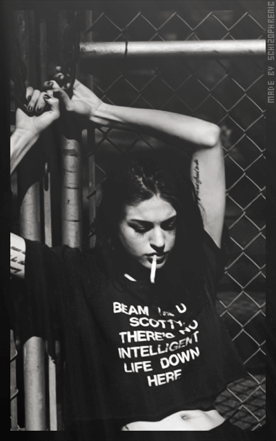 Frances Bean Cobain WacV0kip_o