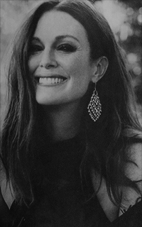 Julianne Moore IFiZdQwF_o