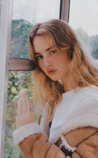 Grace van Patten UWcbJcKL_o