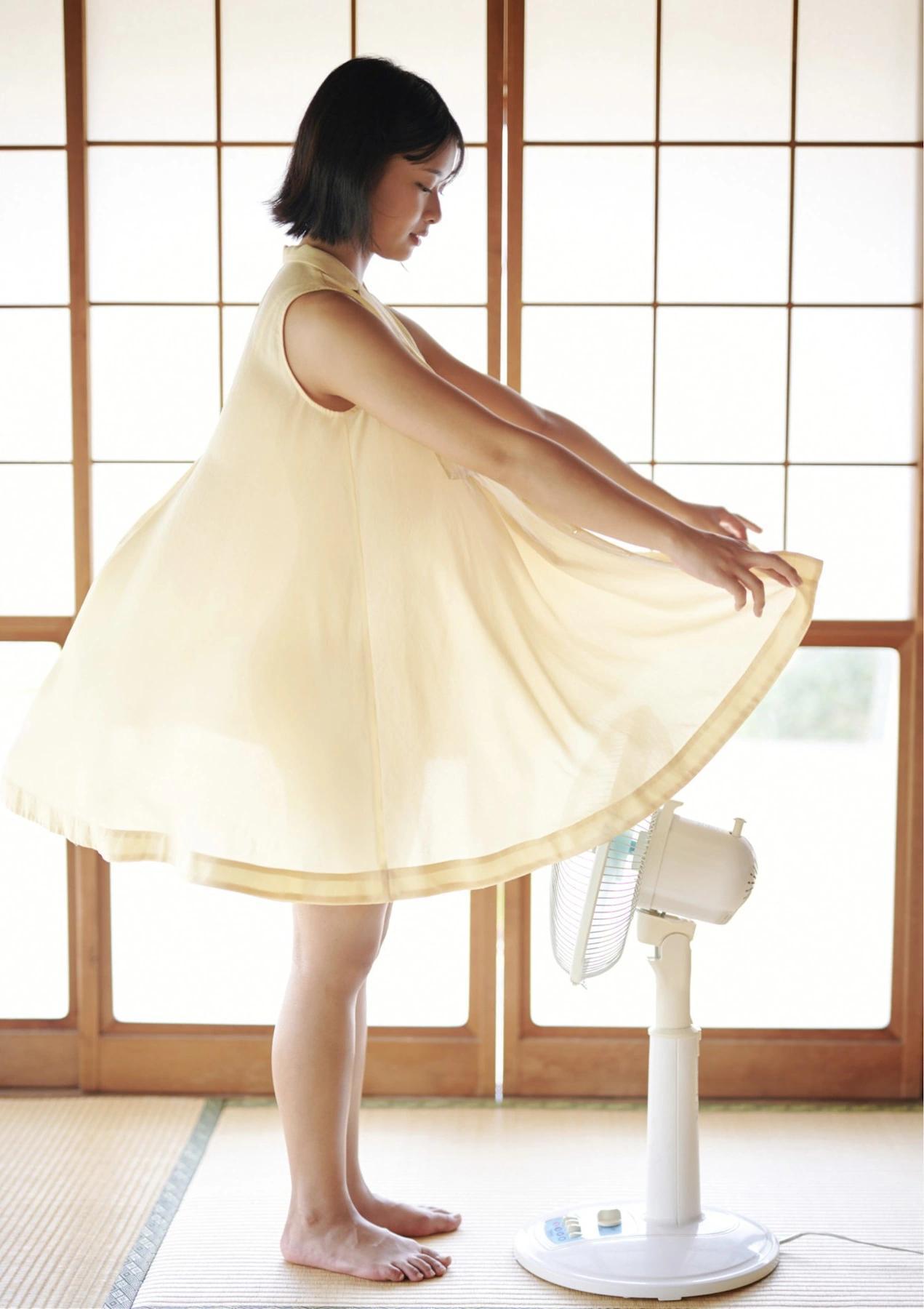Miku Kuwajima 桑島海空, Dolce 写真集 「ラスト・サマー・ビキニ」 Set.02(8)