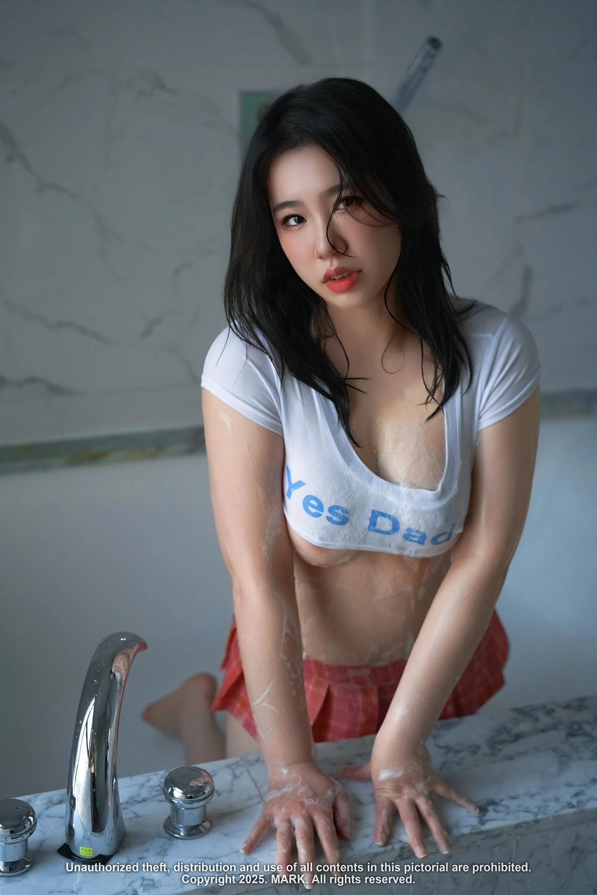 Jenn 젠, MARK Photobook 「Excitement in Wet Bath」 Set.02(19)