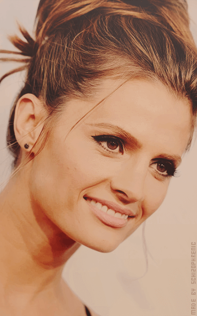 Stana Katic Q5RDc6AV_o